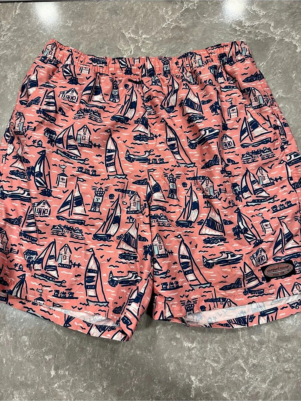 Vineyard Vines Men’s M Coral Sailboat Chappy Swim Trunks Board Shorts Nautical